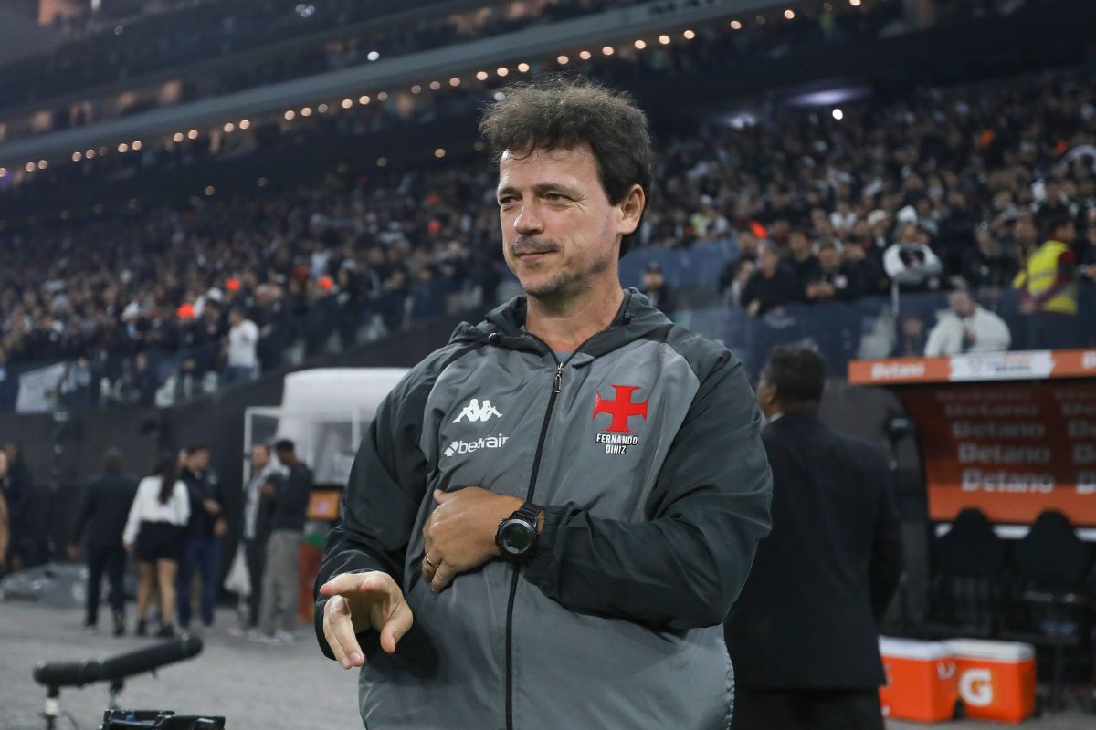 “merecia-ganhar”,-avalia-diniz-apos-empate-do-vasco-com-o-corinthians