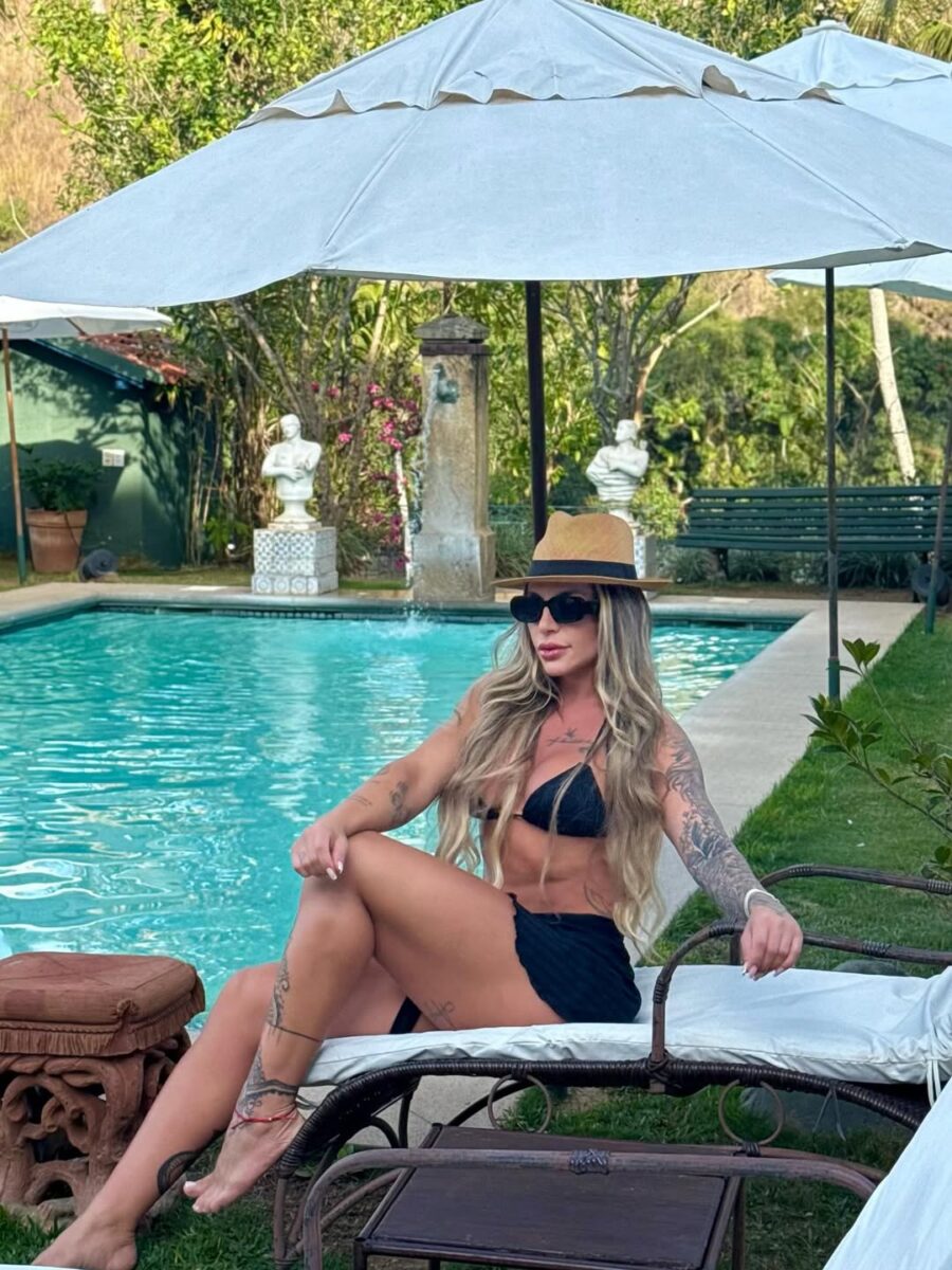 amiga-de-namorada-de-belo-e-‘blindada’-em-evento-apos-ser-acusada-de-racismo