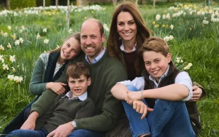 principe-william-e-kate-middleton-divulgam-retrato-de-natal-com-os-filhos-e-mensagem-especial