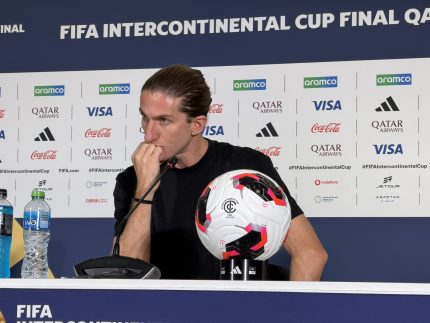 em-fim-de-contrato,-filipe-luis-deixa-futuro-em-aberto-no-flamengo:-“nao-depende-so-de-mim”