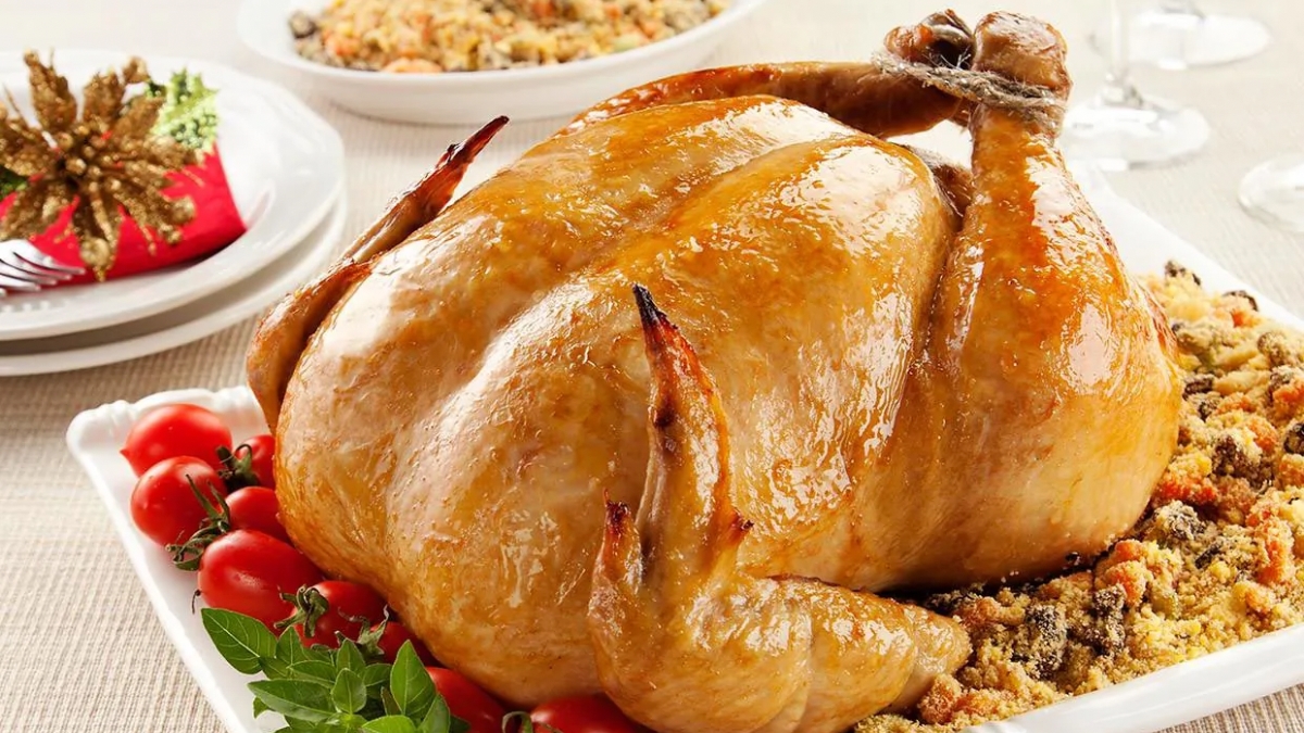 frango-assado-recheado-com-farofa-umida-e-aromatica-para-o-natal