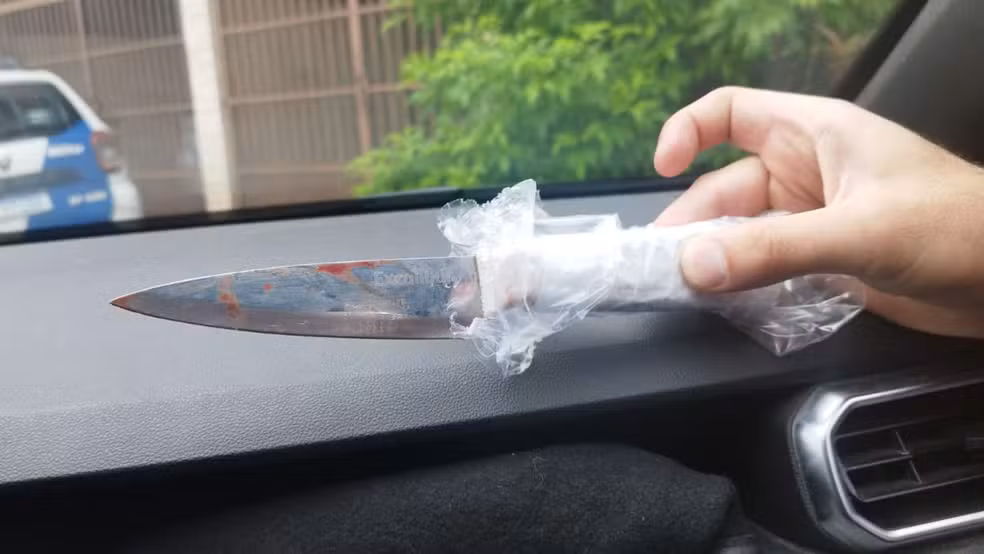 mulher-com-medida-protetiva-e-encontrada-morta-apos-ser-estrangulada-com-corda-de-varal-e-esfaqueada-pelo-ex