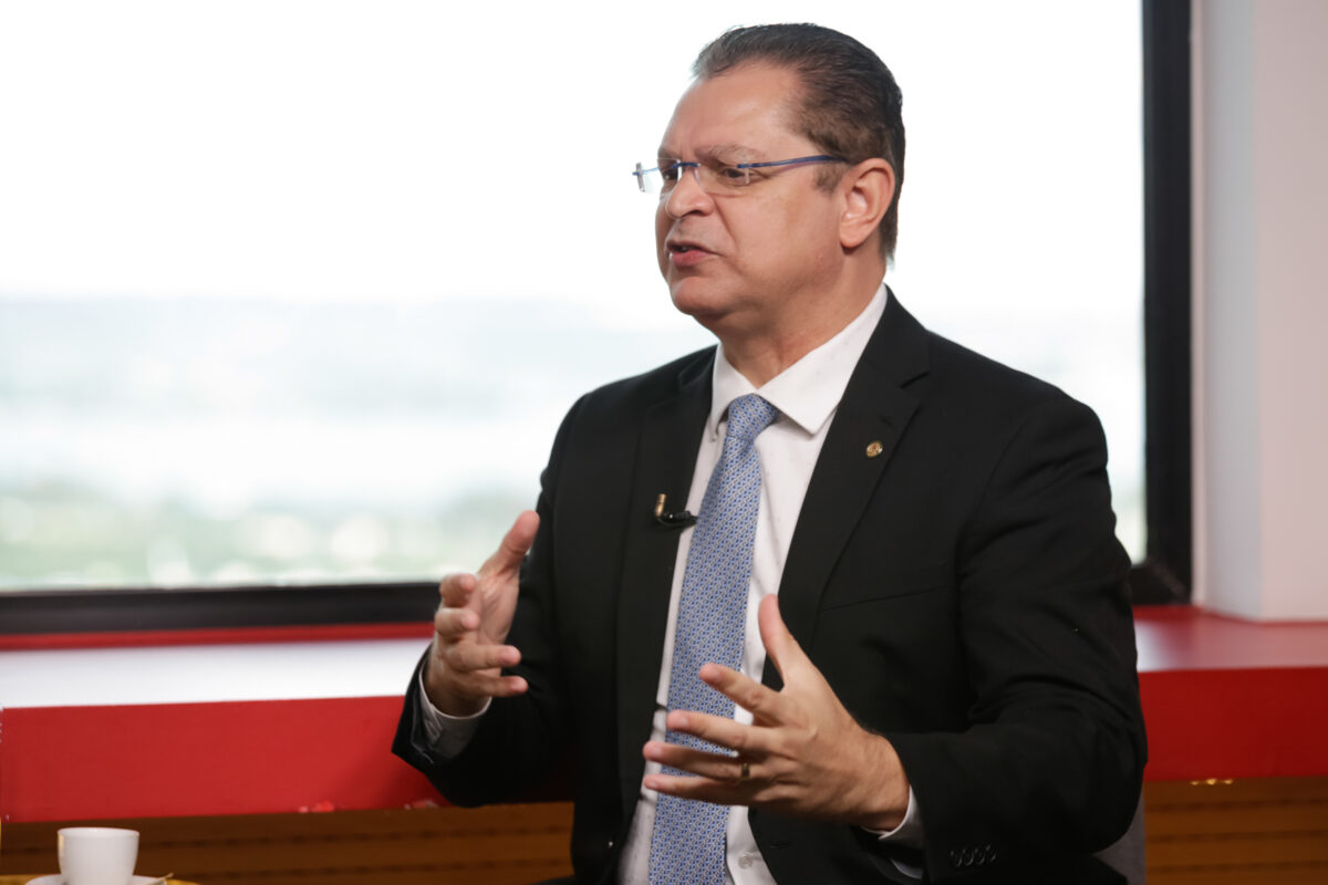 lider-do-pl-na-camara-e-alvo-de-operacao-da-pf