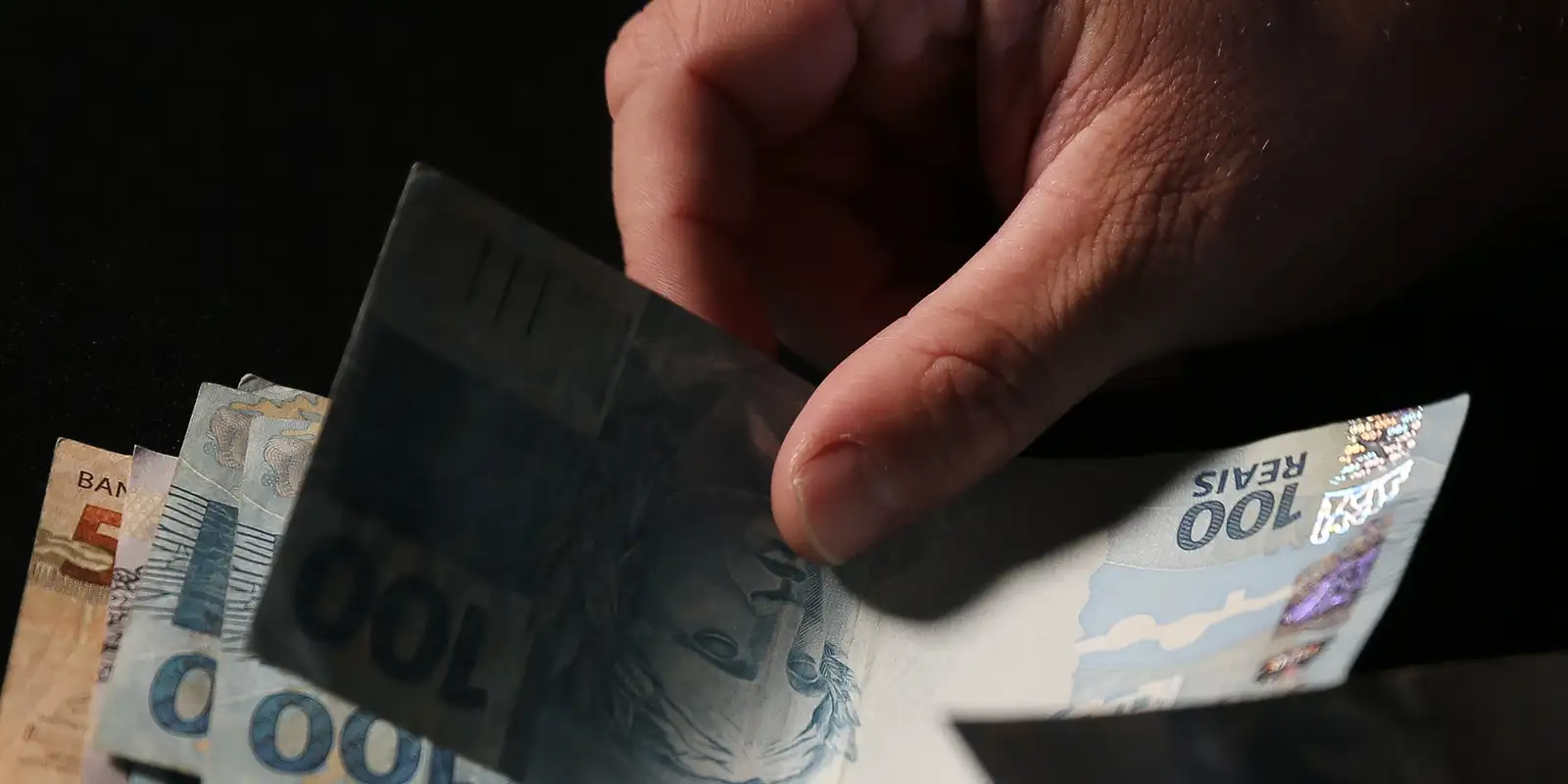 cerca-de-95,3-milhoes-de-pessoas-recebem-2a-parcela-do-decimo-terceiro