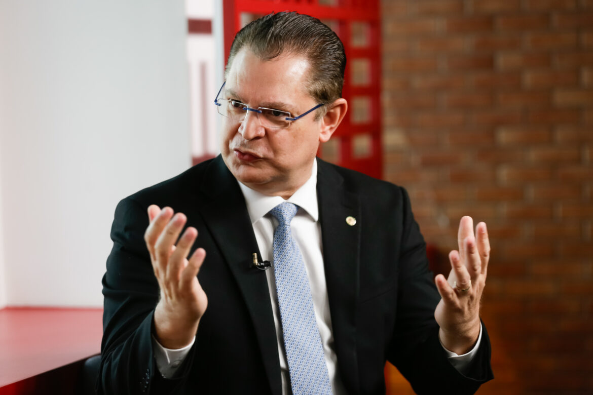 dino-ve-indicios-de-que-sostenes-bancou-carro-com-verba-publica-para-filha