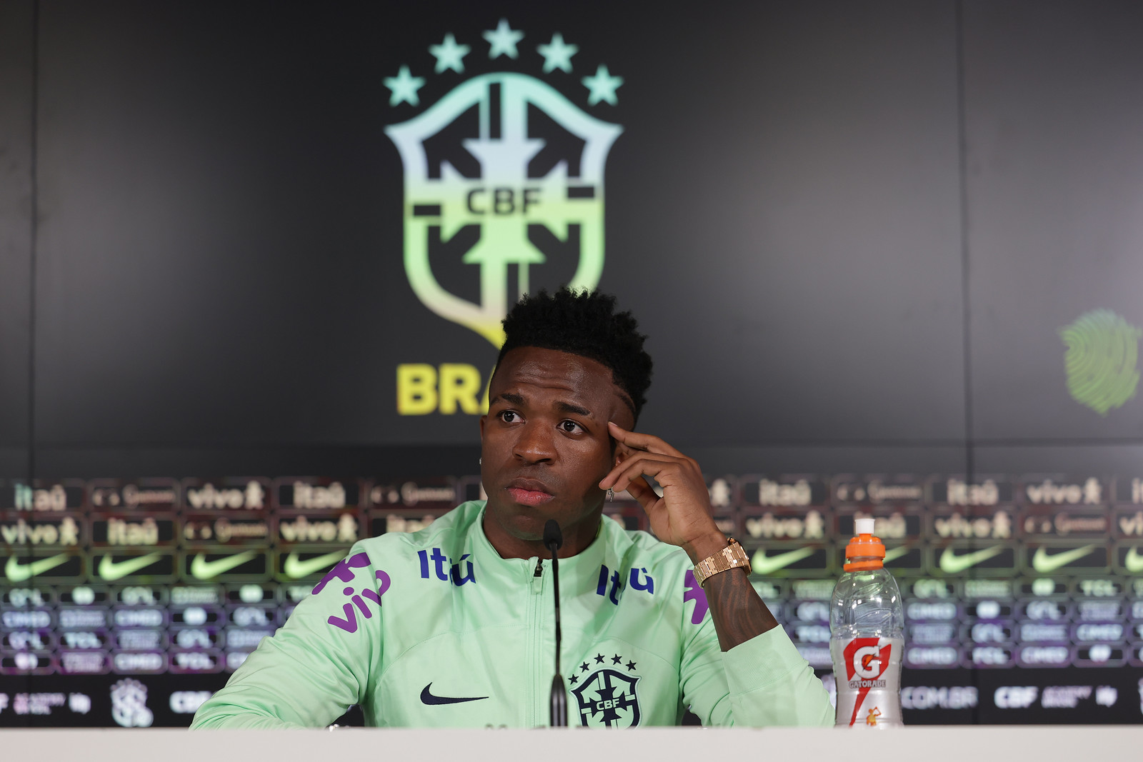Vini Jr. atinge marca impressionante após assumir namoro com Virginia