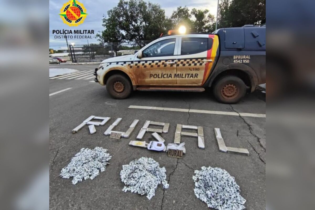 homens-sao-flagrados-com-malas-recheadas-de-drogas-dentro-de-onibus