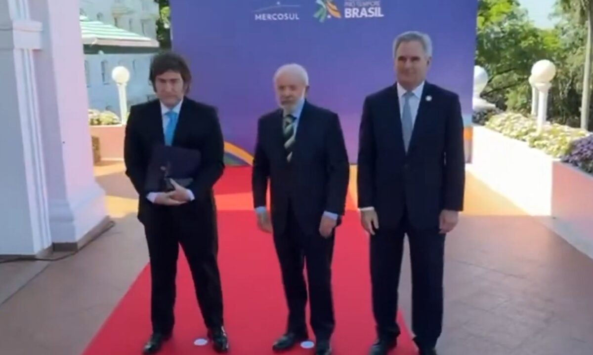 imprensa-argentina-destaca-cumprimento-“frio”-entre-milei-e-lula