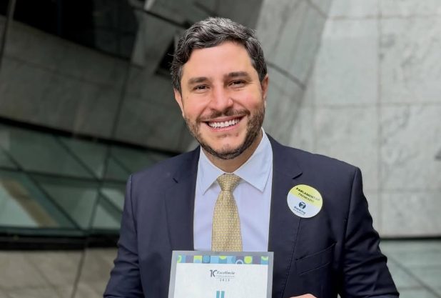 deputado-que-sobreviveu-a-queda-de-aviao-se-emociona-ao-falar-do-acidente