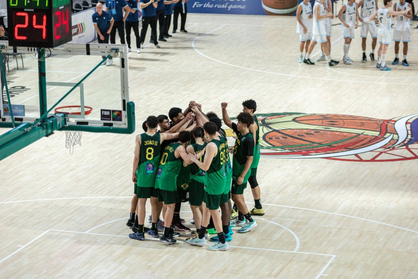 superacao:-pai-e-filho-sao-campeoes-pela-selecao-brasileira-de-basquete-apos-drama-familiar