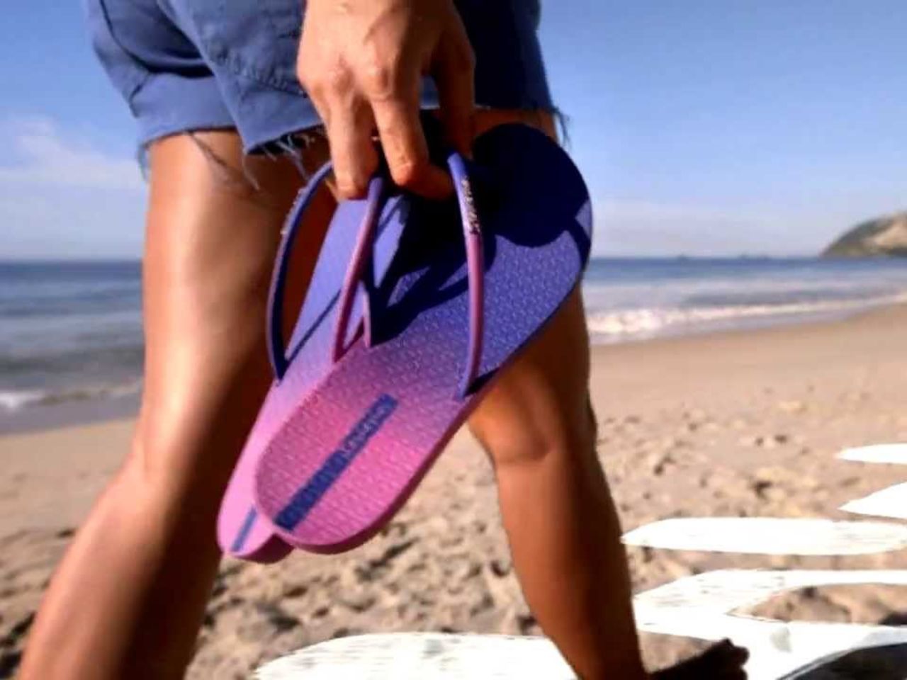 ‘Polêmica do pé direito’: concorrente das Havaianas financiou campanha de Bolsonaro