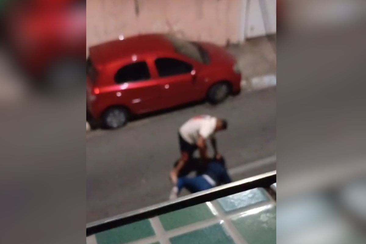 crime-barbaro:-homem-esfaqueia-ex-ate-a-morte-no-meio-da-rua-em-osasco