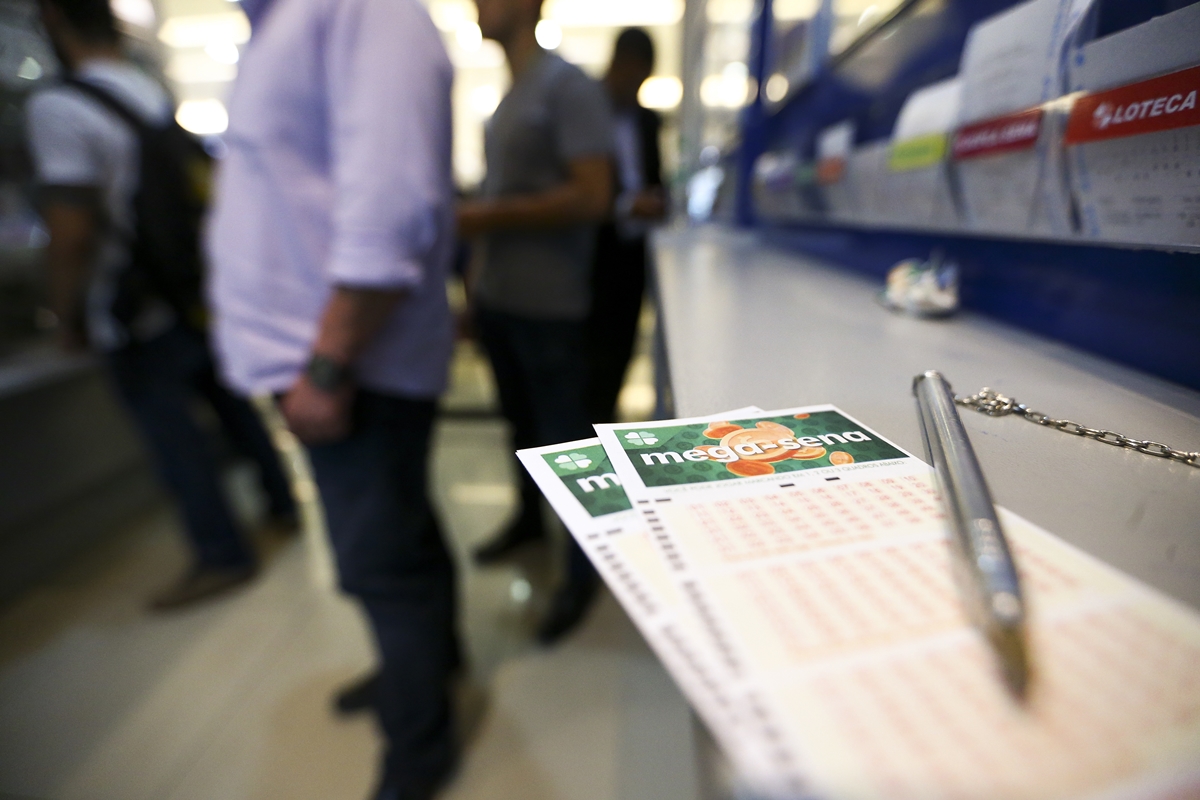 recorde:-caixa-atualiza-premio-da-mega-da-virada-para-r$-1-bilhao