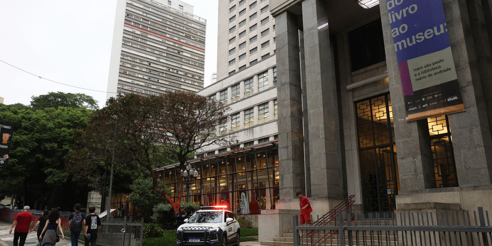 mulher-e-presa-suspeita-de-ajudar-em-roubo-de-obras-de-arte-em-sp