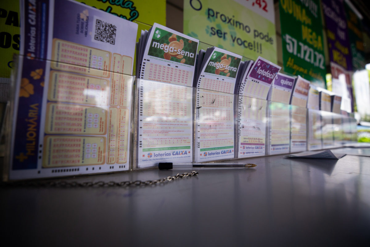 lotofacil-3569-sorteia-r$-1,8-milhao-nesta-segunda.-confira-as-dezenas