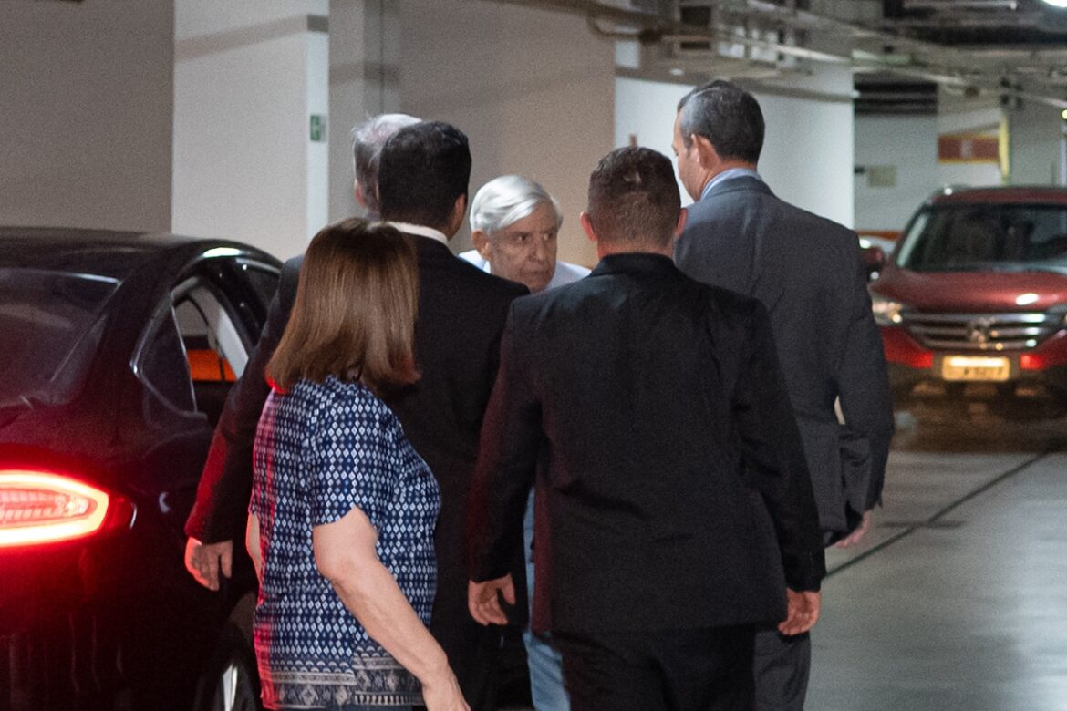 general-heleno-chega-a-residencia-onde-cumprira-prisao-domiciliar-em-brasilia