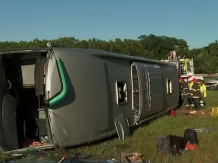 onibus-tomba-no-interior-de-sao-paulo,-mata-crianca-e-mulher-e-deixa-41-feridos
