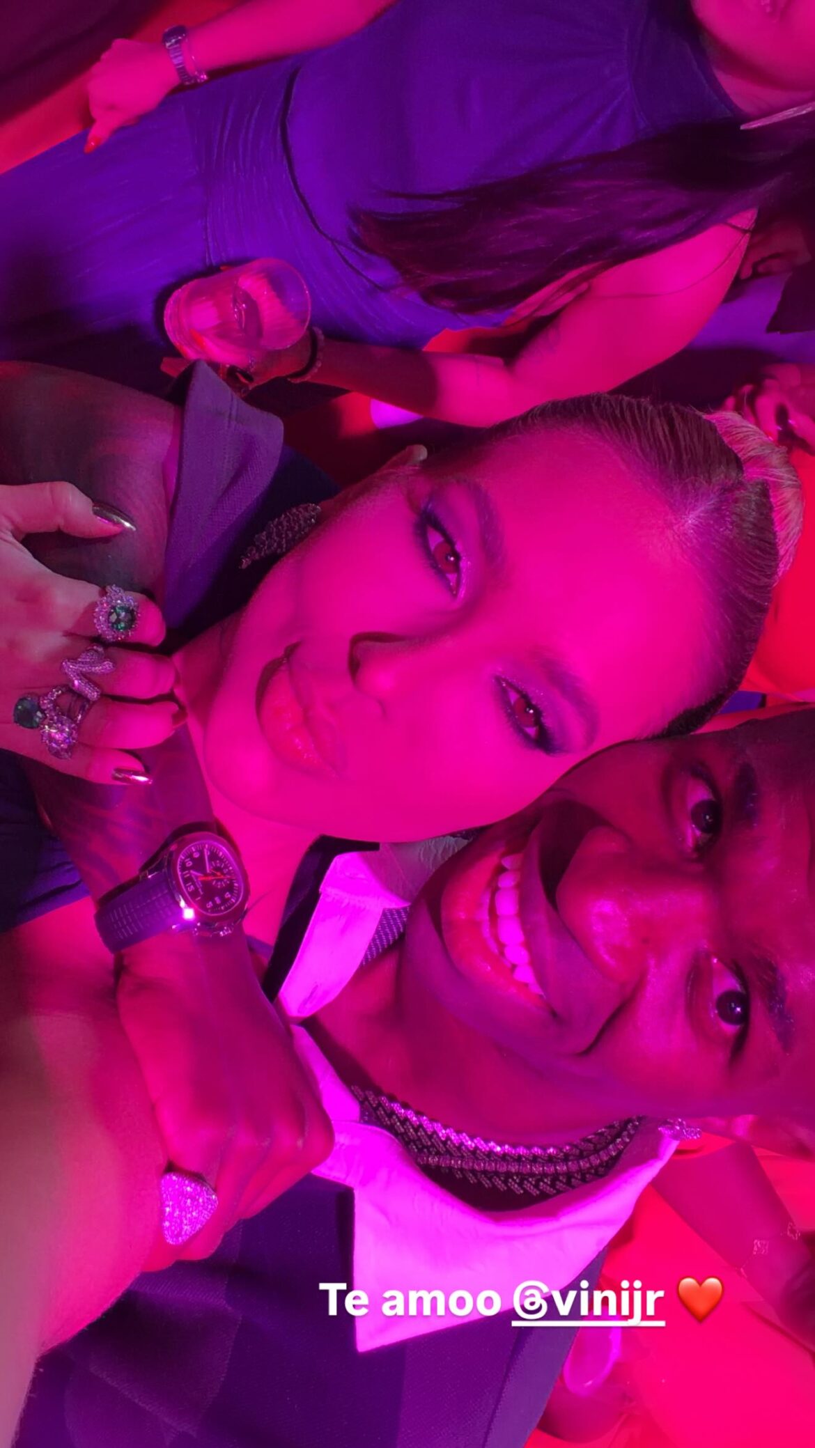 valores-do-look-de-vini-jr.-no-natal-de-virginia-chamam-a-atencao-dos-fas