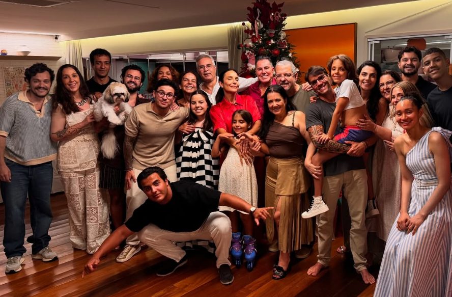 ivete-sangalo-posta-foto-de-natal-em-familia-e-detalhe-chama-a-atencao