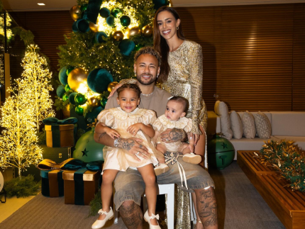 ao-lado-de-bruna-biancardi-e-das-filhas,-neymar-celebra-natal-em-familia