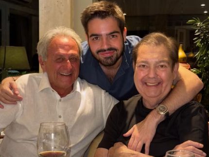 joao-silva-publica-foto-rara-ao-lado-de-faustao,-sorridente,-durante-o-natal