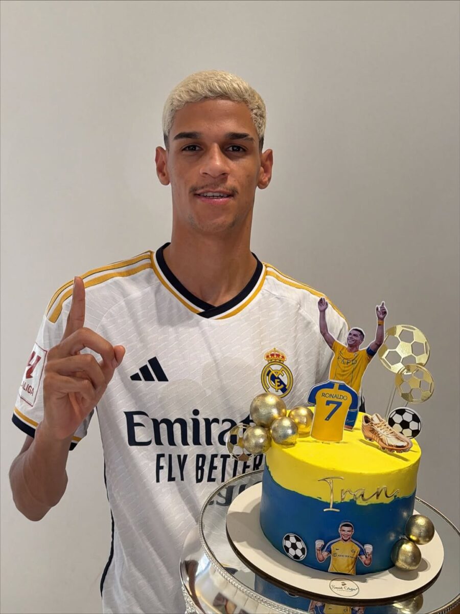 luva-de-pedreiro-posta-foto-ao-lado-de-cristiano-ronaldo-e-web-aponta:-‘parecem-irmaos’