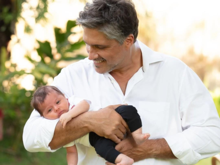 leo-chaves-apresenta-vicente-e-emociona-fas-ao-revelar-nascimento-do-cacula