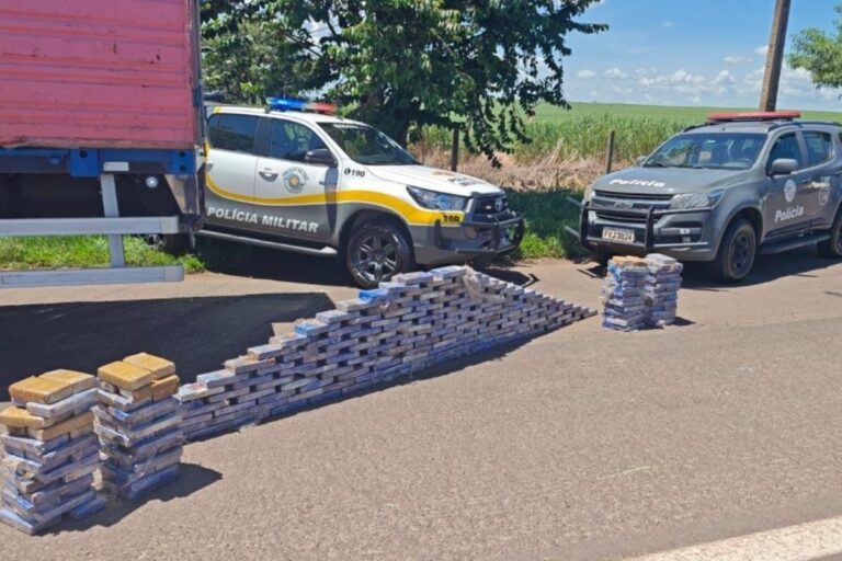 Polícia apreende R$ 13 milhões em cocaína escondidos em chassi de caminhão Polícia apreende R$ 13 milhões em cocaína escondidos em chassi de caminhão