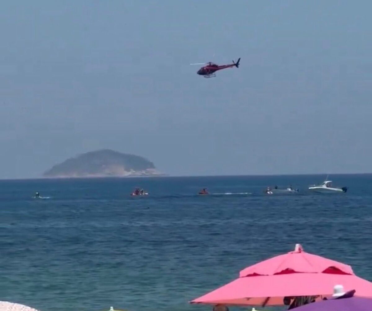 aviao-cai-na-praia-de-copacabana,-no-rio-de-janeiro