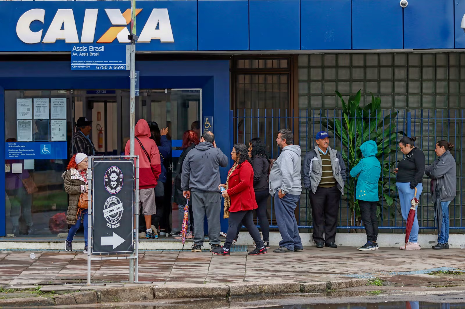 Trabalhadores têm até segunda-feira para sacar abono salarial PIS/Pasep; veja como