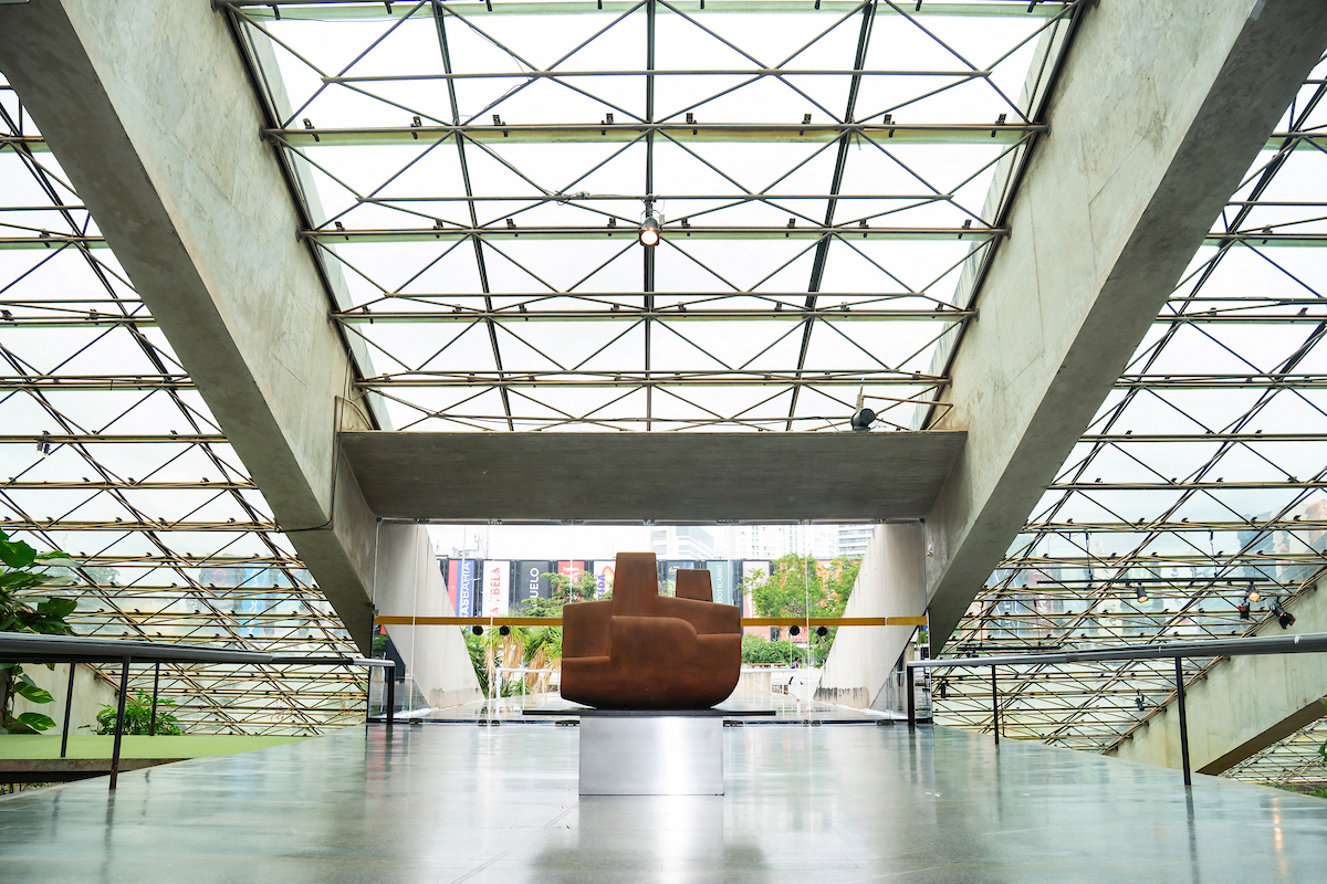 gratuita,-exposicao-de-sergio-camargo-exalta-legado-unico-do-escultor-que-atravessa-geracoes