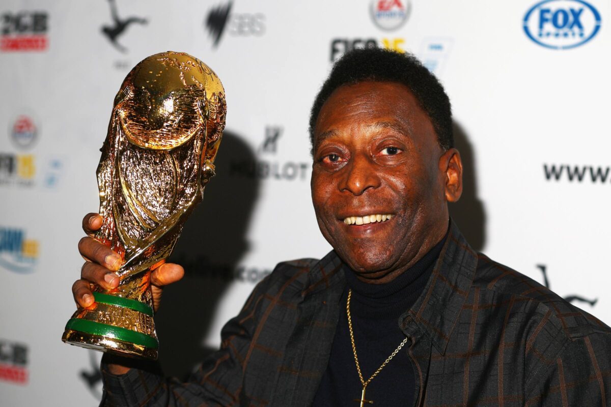 morte-de-pele-completa-tres-anos-e-rei-recebe-homenagens-na-web;-veja