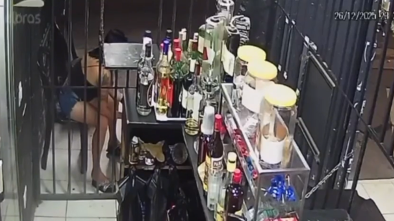 Polícia segue em busca de suspeitos que executaram mulher com mais de 20 tiros