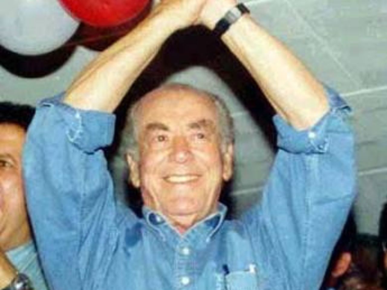 gafe:-vereador-chama-politico-que-morreu-em-2004-para-receber-homenagem