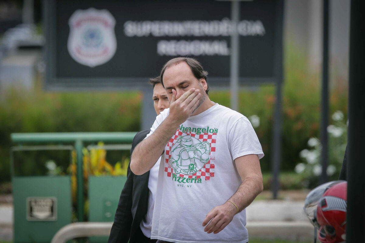 “estamos-todos-exaustos”,-diz-carlos-apos-nova-cirurgia-de-bolsonaro