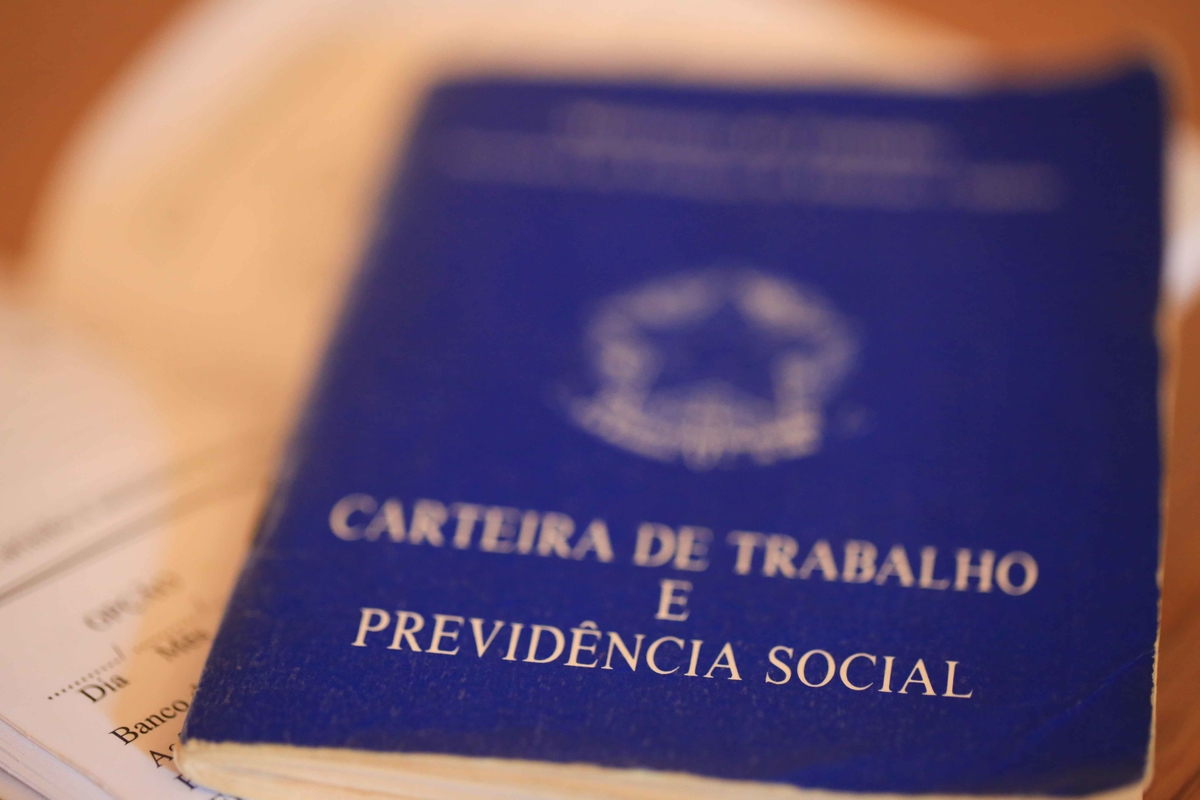 df-fecha-o-ano-com-379-vagas-de-emprego-e-salarios-de-ate-r$-2-mil