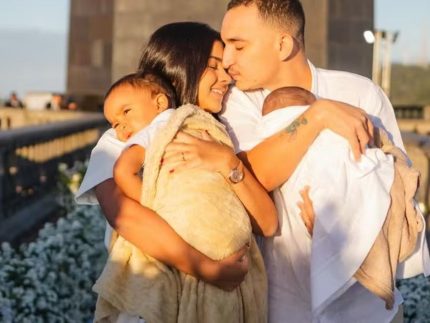 ary-mirelle-se-declara-aos-filhos-e-abre-album-de-fotos-do-batismo-com-joao-gomes