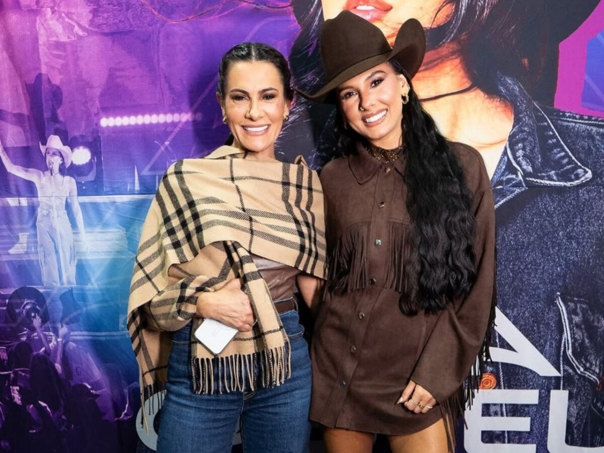 mae-de-ana-castela-aparece-ao-lado-de-amigo-da-filha,-odorico-reis,-e-manda-recado;-video