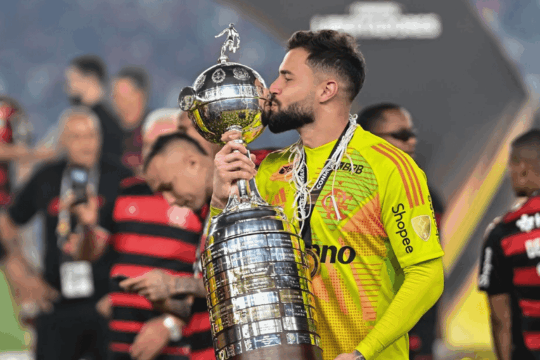 Goleiro do Flamengo acerta transferência para o Cruzeiro