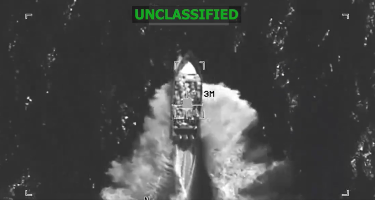 Ataque dos EUA a barco que supostamente traficava drogas mata quatro