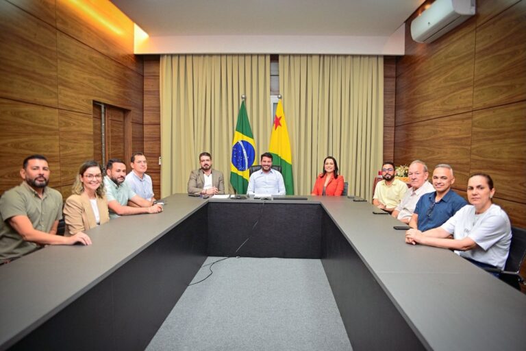 Gladson reúne alto escalão do governo e afirma que gestão encerra o ano ‘com chave de ouro’