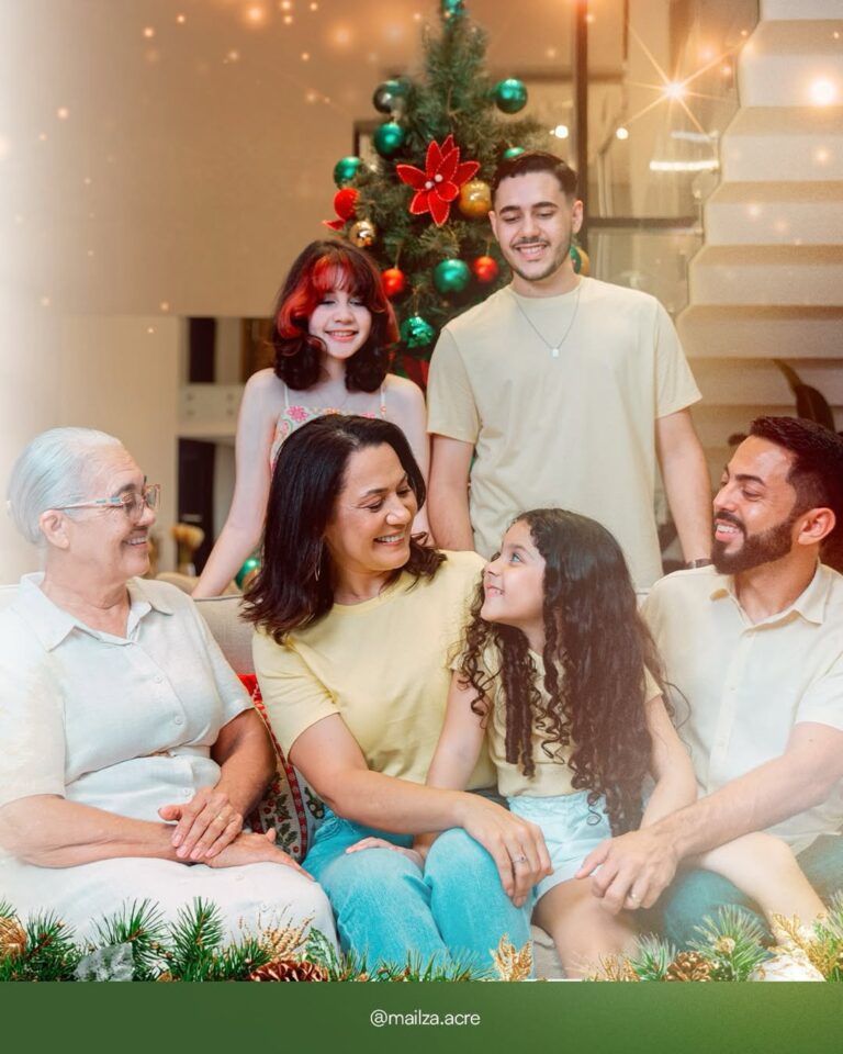 Mailza publica mensagem de Natal ao lado da família nas redes sociais