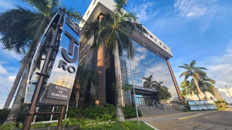 Juízes recebem quase R$ 8 milhões em um mês, valor equivalente a 97 anos de salário mínimo