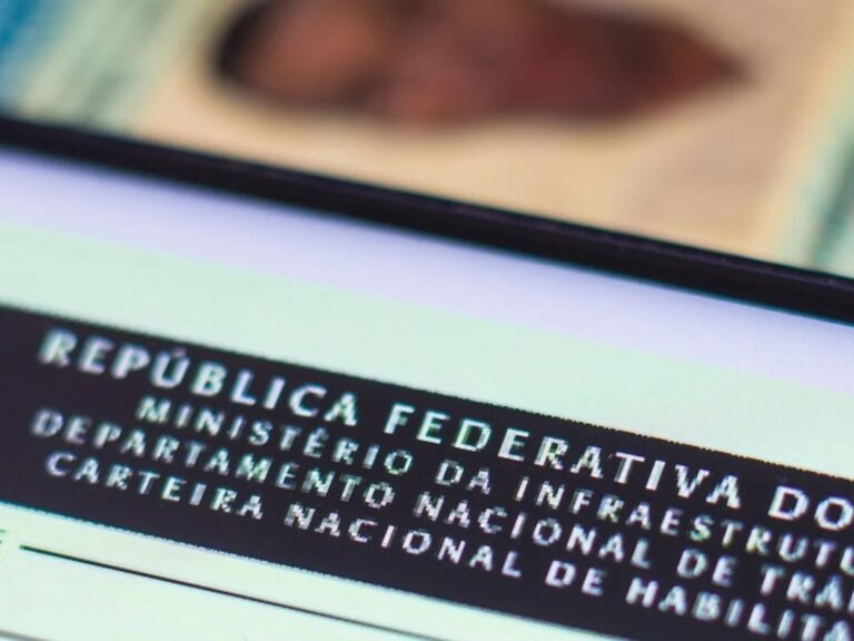 Homem é preso em Cruzeiro do Sul após apresentar CNH falsificada durante operação de trânsito