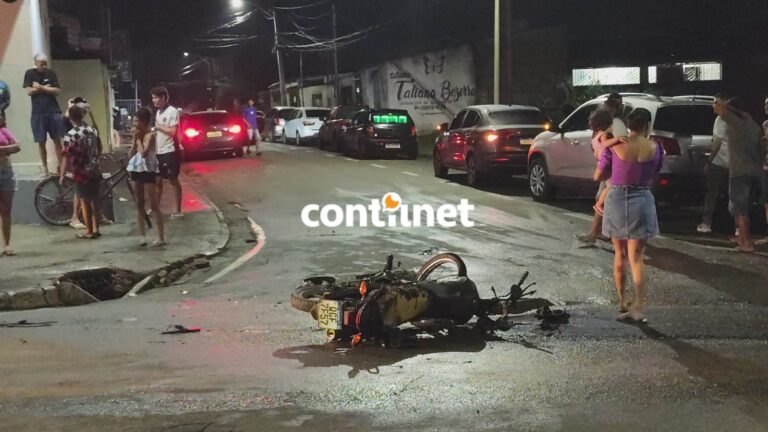 Colisão entre caminhonete e moto deixa homem ferido e motocicleta destruída por fogo em Rio Branco