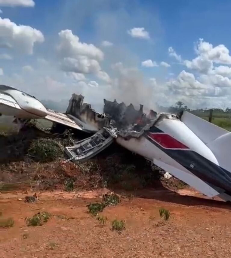Veja como ficou avião que caiu com deputado e vereador na divisa de Rondônia com o Acre