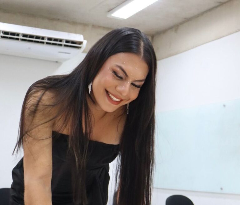 “É um ato de resistência”, diz primeira mulher trans a ser bacharel em Educação Física pela Ufac