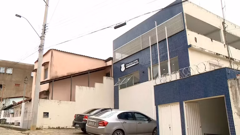 Mulher se finge de morta após ser baleada para escapar de atirador