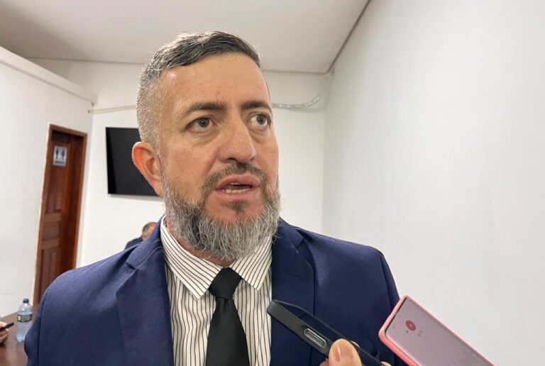 “Só quem ganha é a população”: líder do prefeito defende terceirização dos mercados