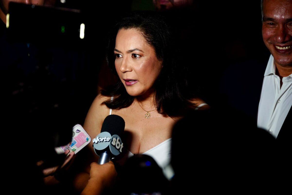 “É um momento de união das famílias”, diz Mailza Assis em acender das luzes no Palácio Rio Branco